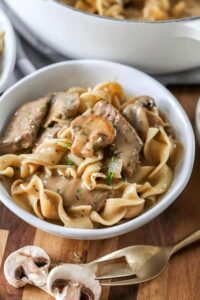 Stroganoff Daging Sapi Cepat & Mudah dalam mangkuk