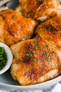 Paha Ayam Air Fryer di atas piring