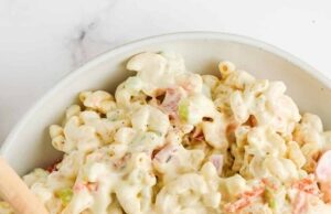 Salad Makaroni Krim: Kelezatan yang Menggoda dan Ramah di Kantong