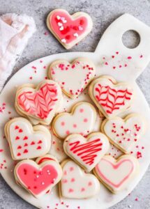 menghiasi Kue Valentine