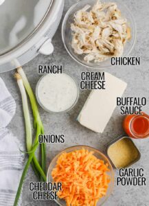 bahan-bahan untuk membuat Crockpot Buffalo Chicken Dip dengan label