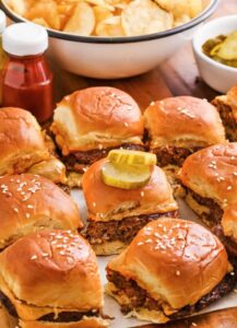 Slider dengan acar di atasnya