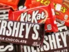 Hershey merencanakan pengurangan pekerja karena belanja konsumen dan biaya kakao membebani bisnis