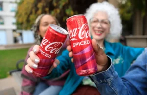 Coke menambahkan rasa permanen baru yang pertama dalam beberapa tahun dengan Spiced