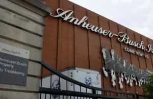 Anheuser-Busch menghindari pemogokan dalam kesepakatan dengan serikat pekerja