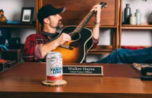 Athletic Brewing berkolaborasi dengan Walker Hayes untuk bir non-alkohol baru