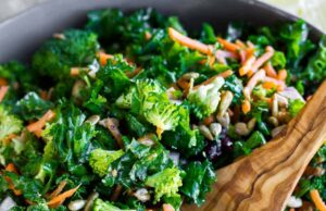 Salad Kangkung Mudah dengan Saus Lemon Segar