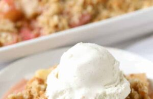 Rhubarb Crisp – Habiskan Dengan Uang