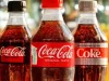 Coca-Cola dikecam oleh kelompok ramah lingkungan karena kurangnya kemajuan dalam kemasan yang dapat digunakan kembali