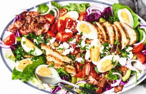 10 Salad Segar & Beraroma untuk Mencerahkan Piring Anda