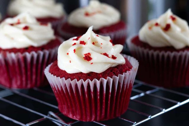 Red-Velvet-Cupcakes-008.jpg
