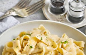 Mie telur buatan sendiri – habiskan dengan uang