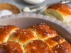 Herby Garlic Dinner Rolls – Habiskan dengan uang