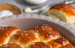 Herby Garlic Dinner Rolls – Habiskan dengan uang