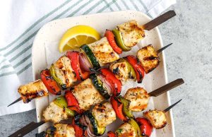 Kabobs Ayam Yunani – Habiskan dengan uang