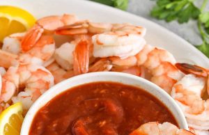 Saus koktail yang mudah (hanya 10 menit untuk membuatnya!)