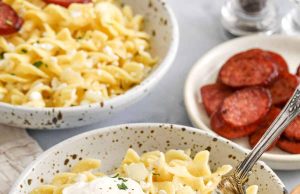 Keju cottage dan mie – habiskan dengan uang