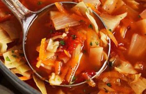 Sup kubis yang nyaman (dengan bahan ramah anggaran!)